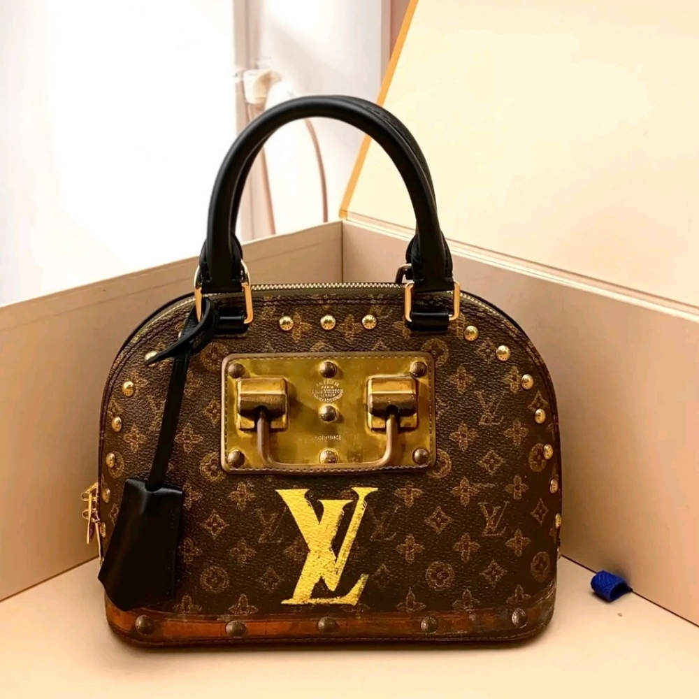 ⛔️SOLD ⛔️Louis Vuitton  Monogram Transford Time Trunk Alma Bag